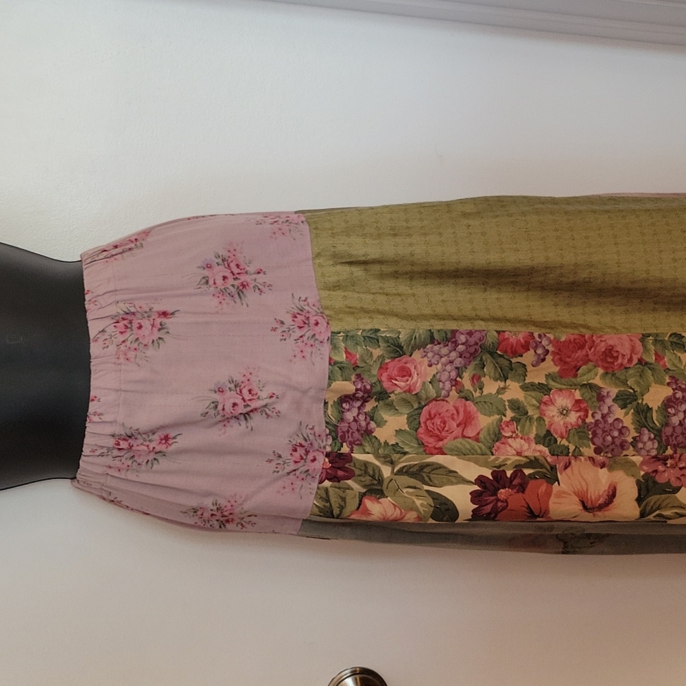 AMAZING VINTAGE PATCH  SKIRT BY STALEY GRETZINGER NYC